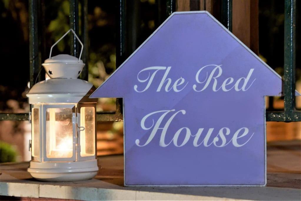 The Red House In Dassia Eksteriør bilde